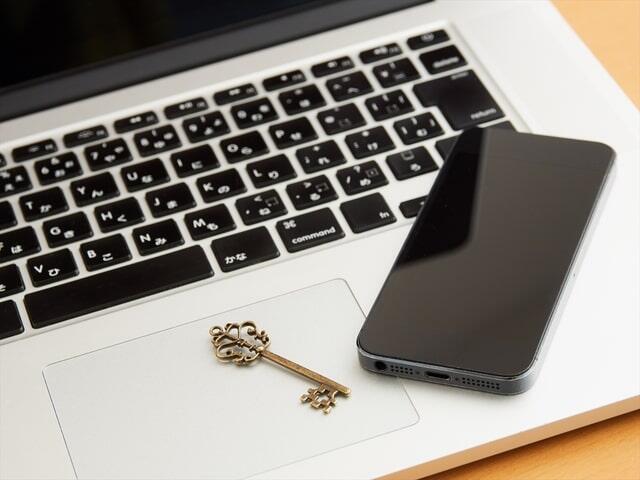 ユーザーアクセス管理とは? アカウント管理の流れとリスクを解説